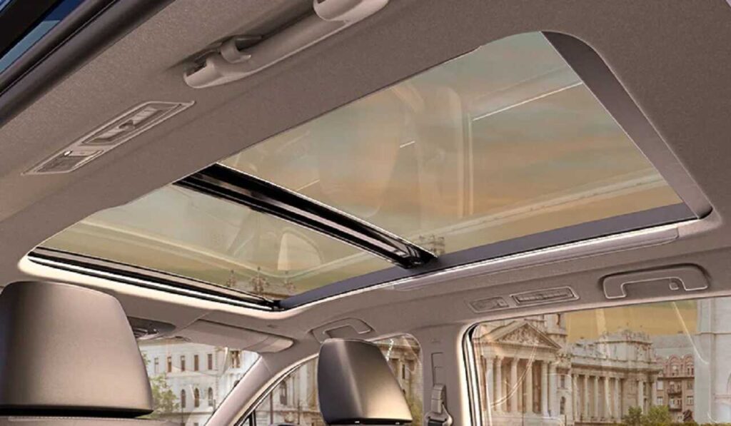 Maruti Suzuki Invicto Panoramic Sunroof