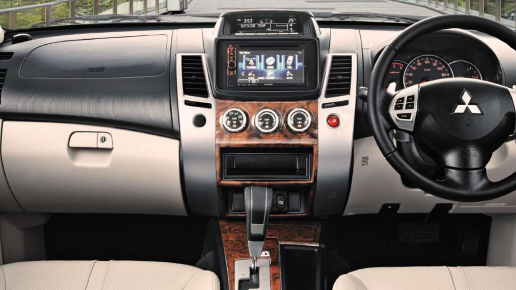 Pajero Sport interior